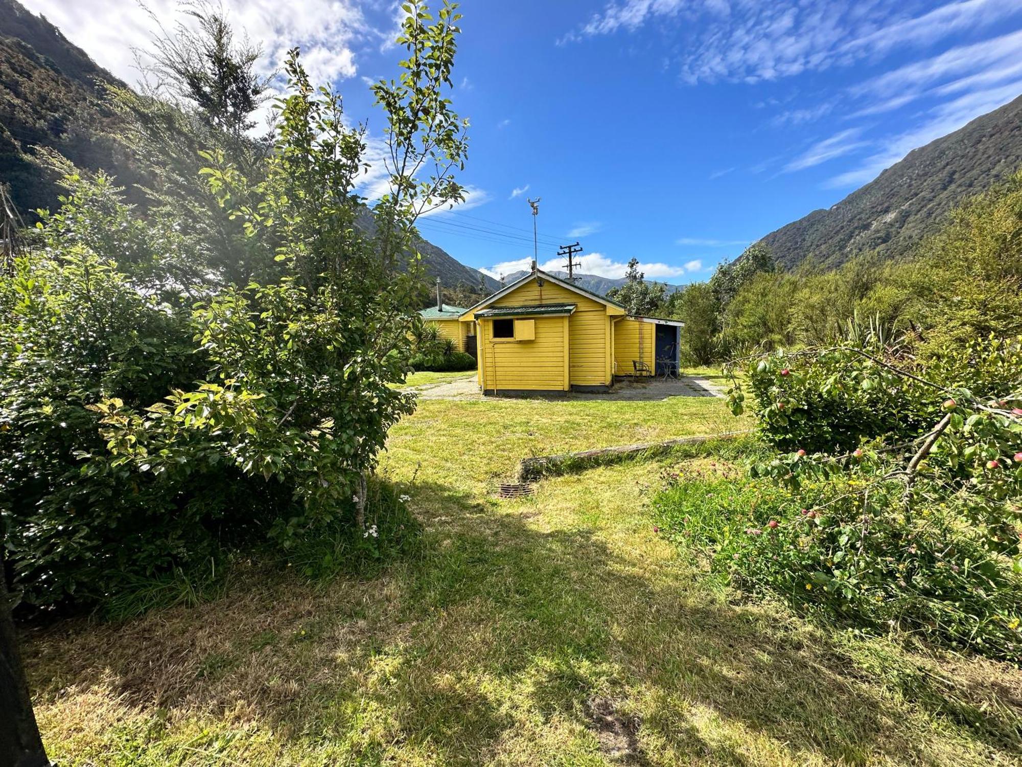فيلا Rustic, Basic Cosy Alpine Hut, In The Middle Of The Mountains Otira المظهر الخارجي الصورة