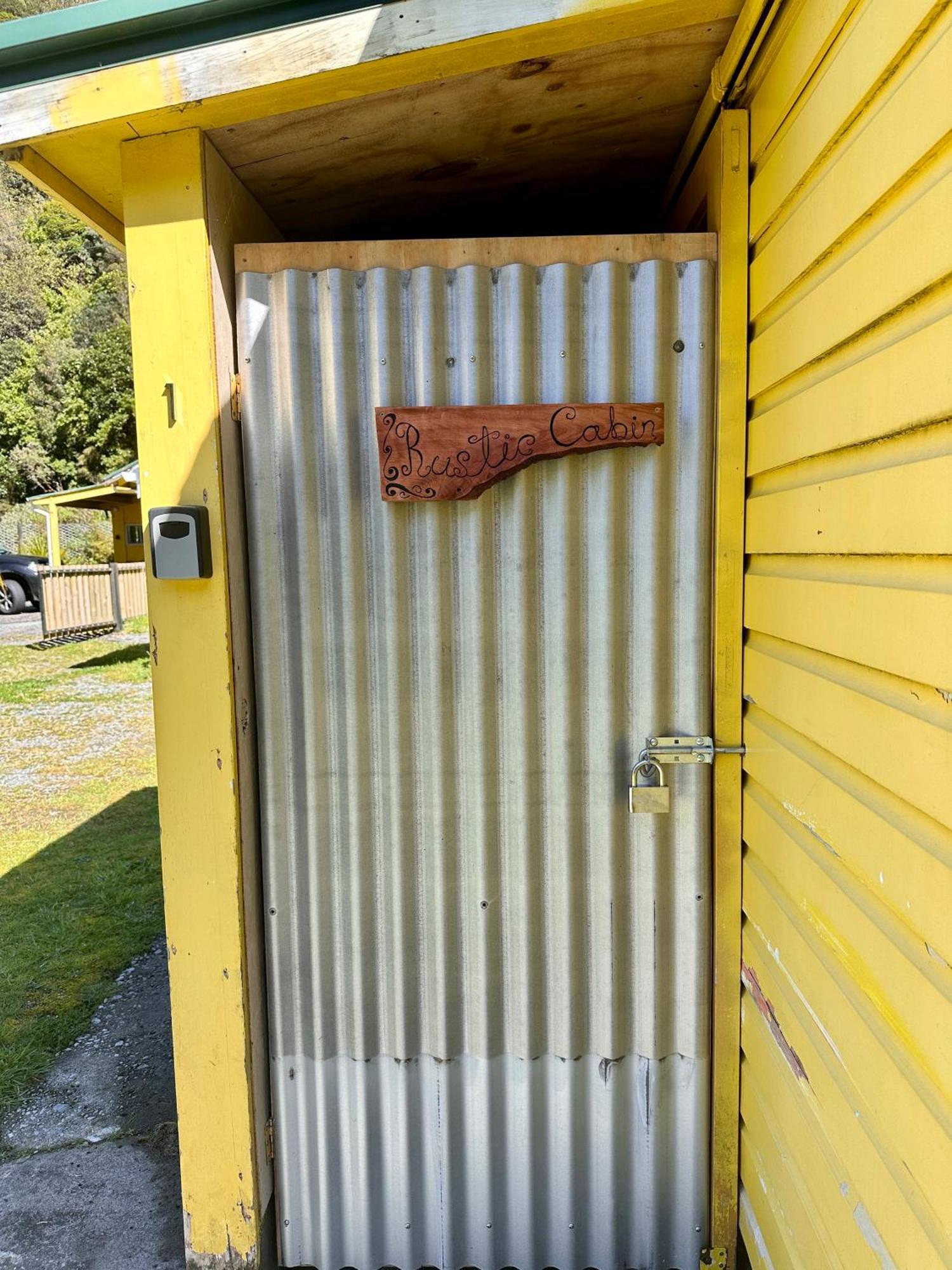 فيلا Rustic, Basic Cosy Alpine Hut, In The Middle Of The Mountains Otira المظهر الخارجي الصورة